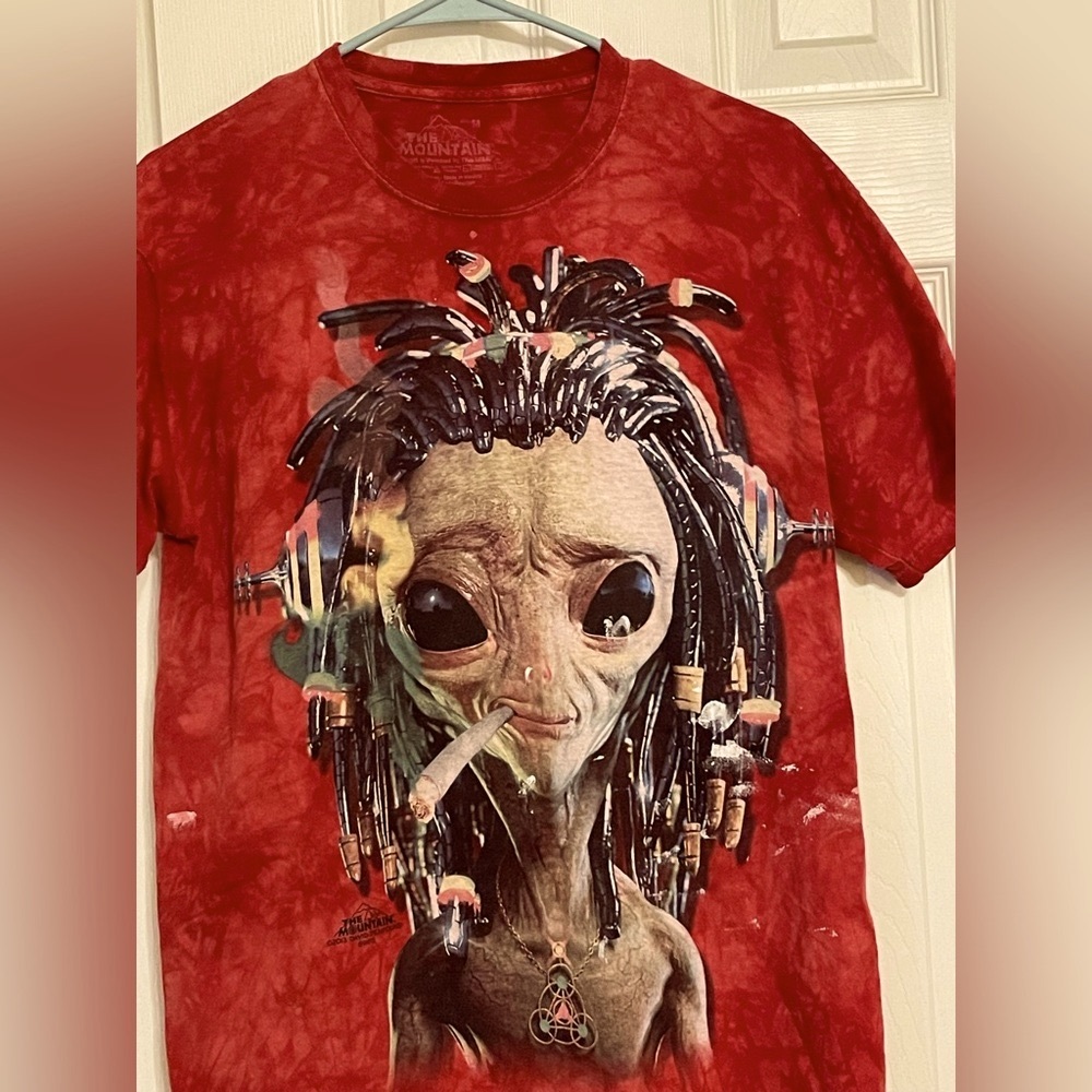 The Mountain. Alien T-shirt size medium.